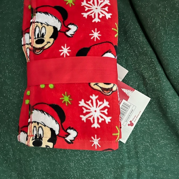 Set of two red Santa Mickey Mouse Christmas hand towels in red - Picture 3 of 3